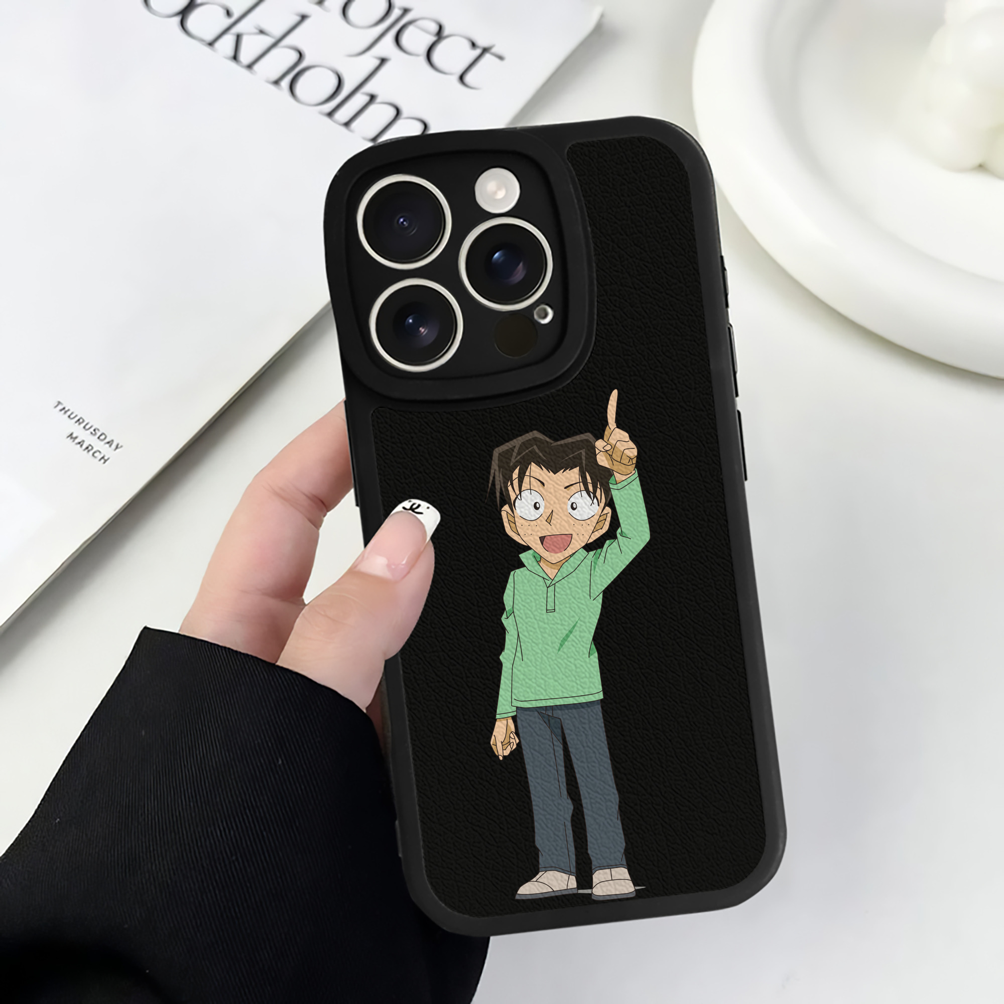 （画像用） 名探偵コナン 円谷 光彦 つぶらや みつひこ Detective Conan Mitch Tennyson 【iPhone 16シリーズ対応】シリコンスマホケース（レザー調） 材質：シリコン